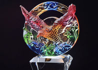 Kristal Tabanlı Kupalar ve Üstte Renkli Sır Kartallı Ödüller