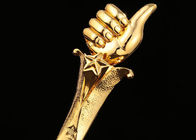 Kazananlar Özel Logo Kabul İçin Parlak Altın Kaplama Reçine Kupa Bardak