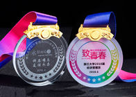 Renkli Baskı Şeritli Öğrenciler Kristal Özel Spor Madalyaları Kumlama Metinleri