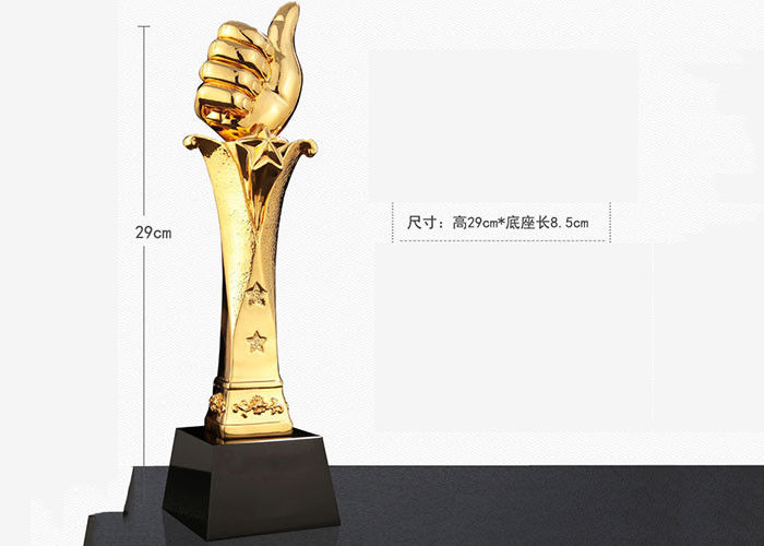 Kazananlar Özel Logo Kabul İçin Parlak Altın Kaplama Reçine Kupa Bardak